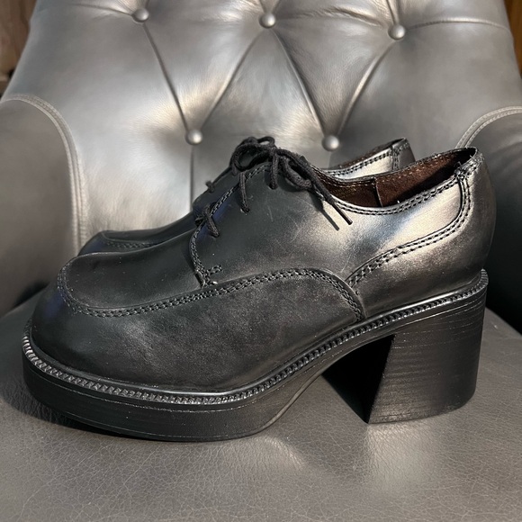 Vintage Steve Madden chunky leather lace up platforms (8) - Picture 2 of 12